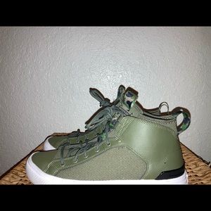 Size 8 1/2 converse high tops